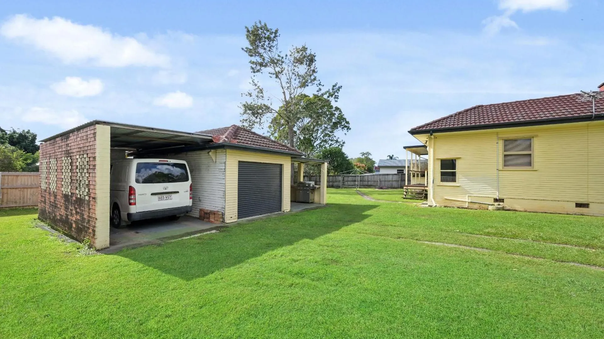 King Bed, Shared Bath, 5Br Home In Beenleigh For 2 0*,