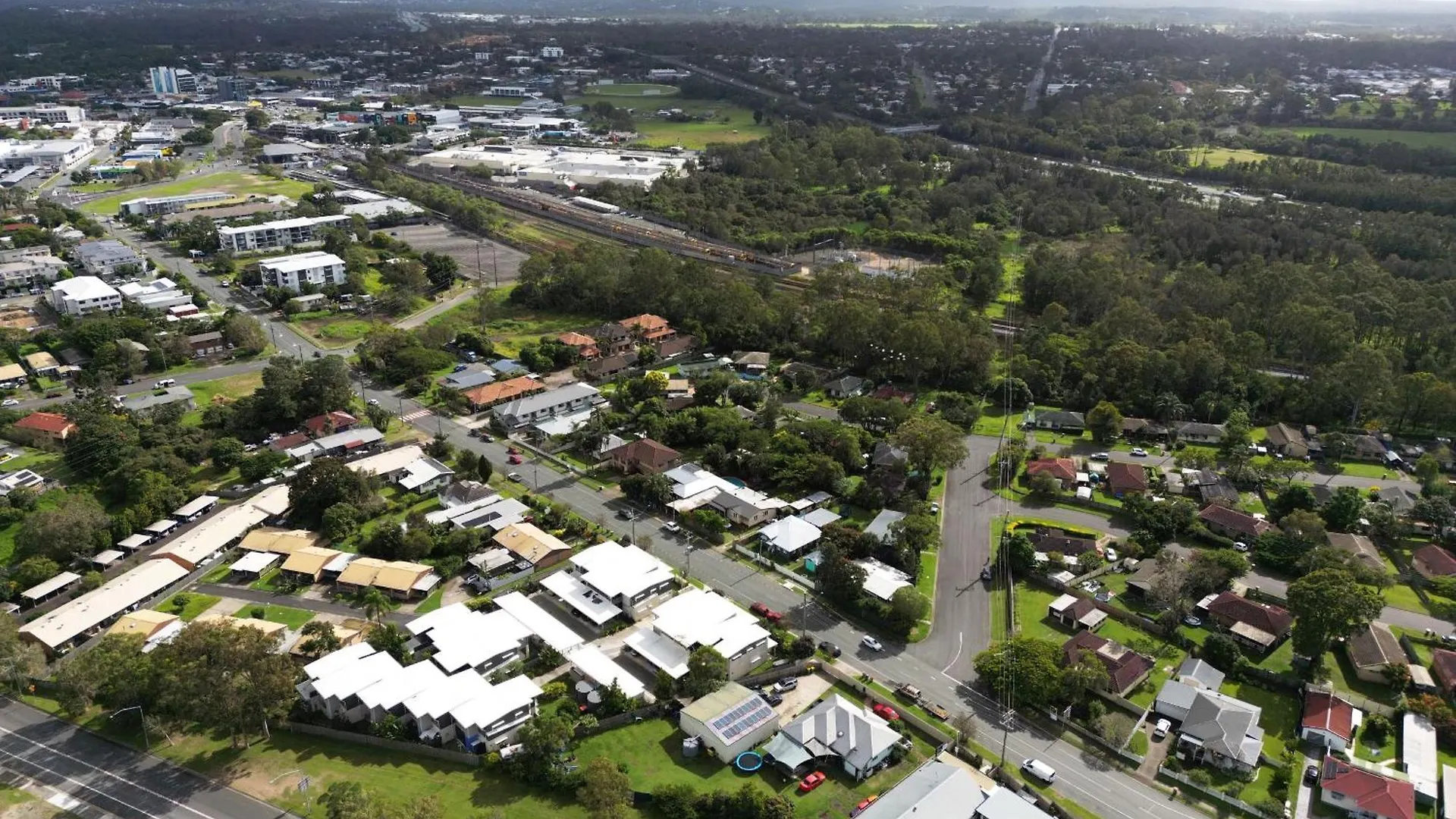 King Bed, Shared Bath, 5Br Home In Beenleigh For 2 澳大利亚