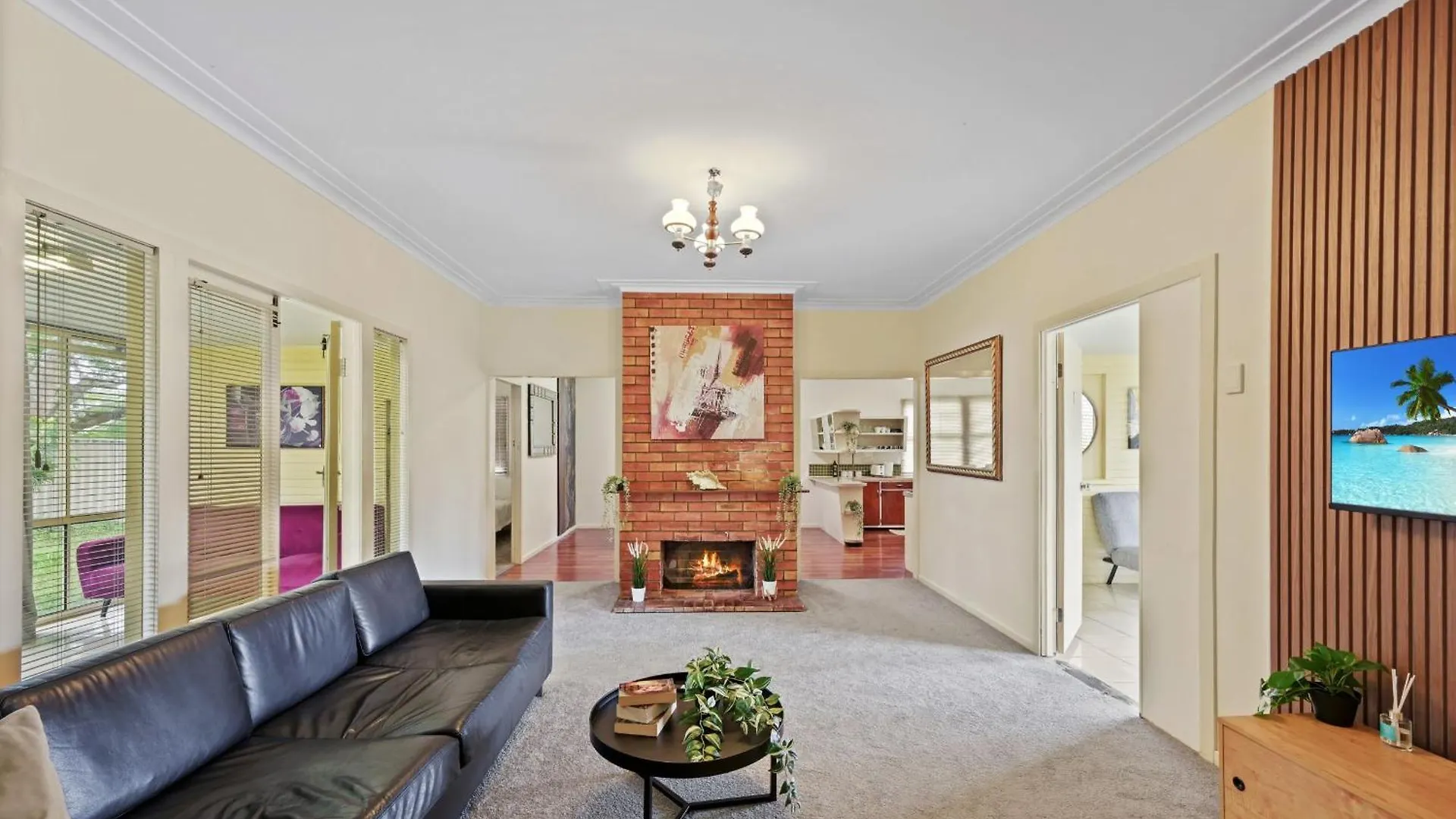 King Bed, Shared Bath, 5Br Home In Beenleigh For 2 澳大利亚