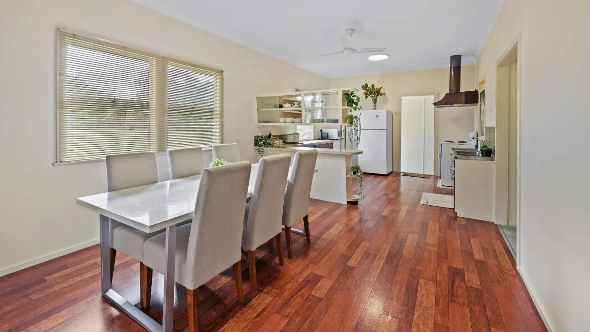 King Bed, Shared Bath, 5Br Home In Beenleigh For 2 0*,  澳大利亚