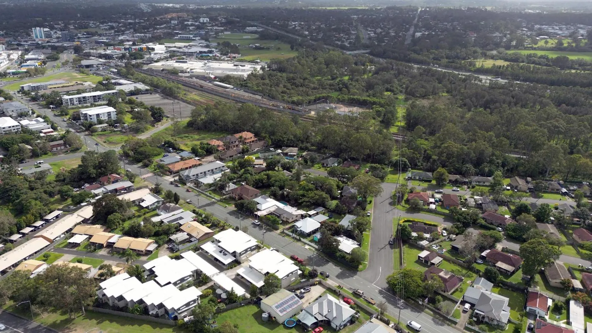 民宿 King Bed, Shared Bath, 5Br Home In Beenleigh For 2
