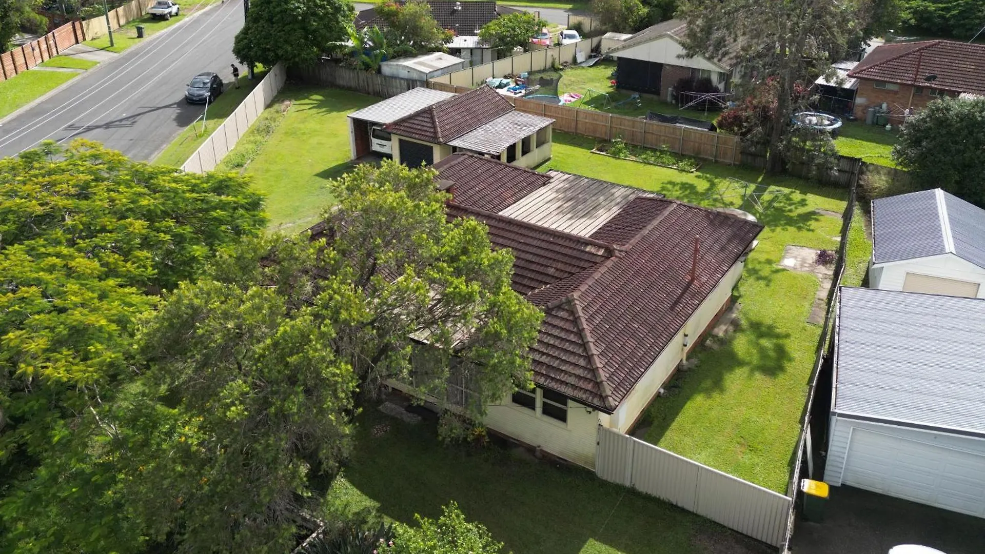 King Bed, Shared Bath, 5Br Home In Beenleigh For 2